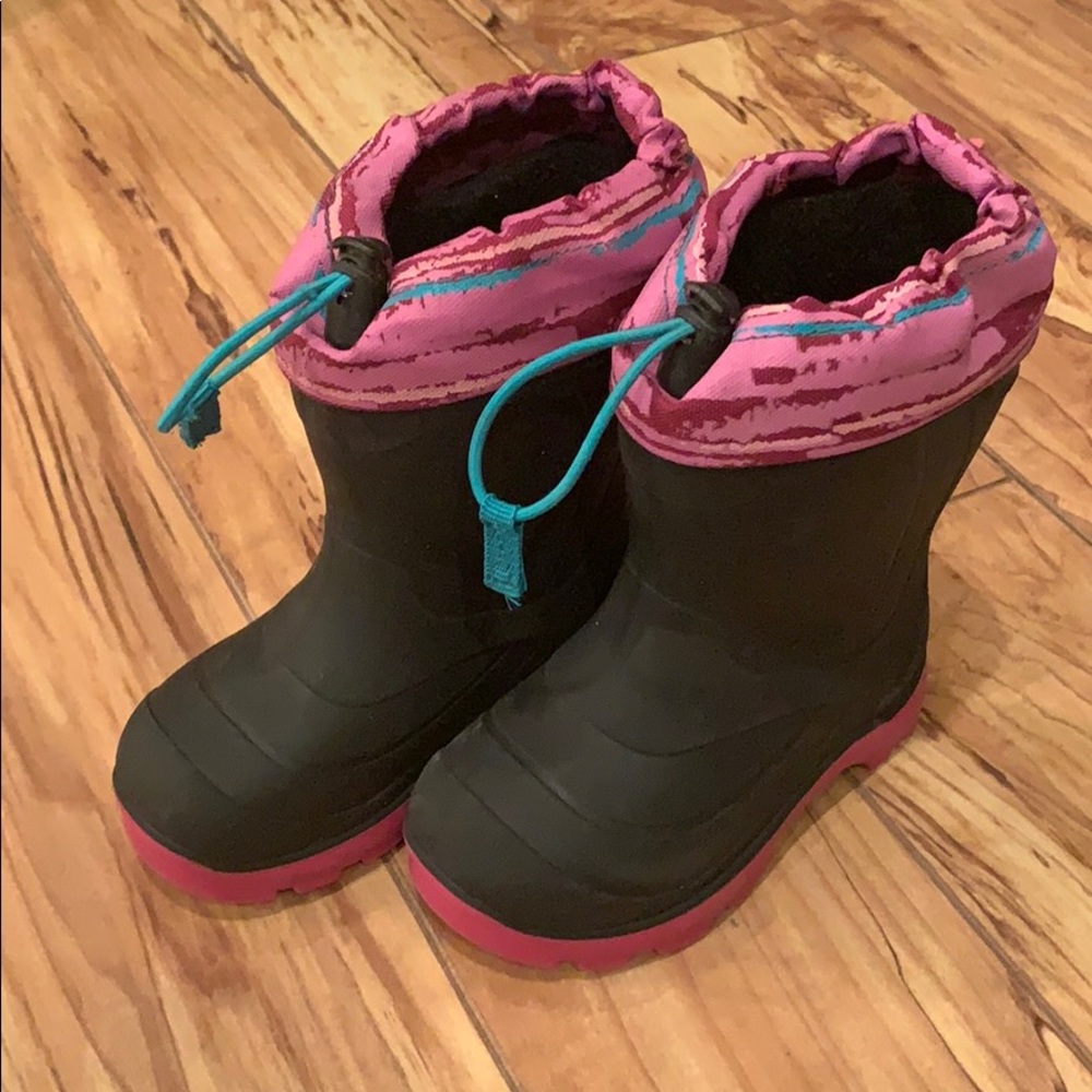 Snow boots